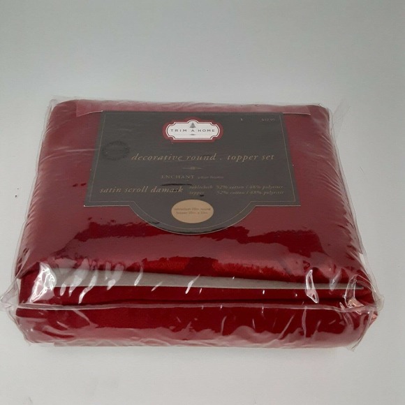 Trim a Home Decorative Round Tablecloth& Topper Red Winter Christmas - Picture 2 of 7